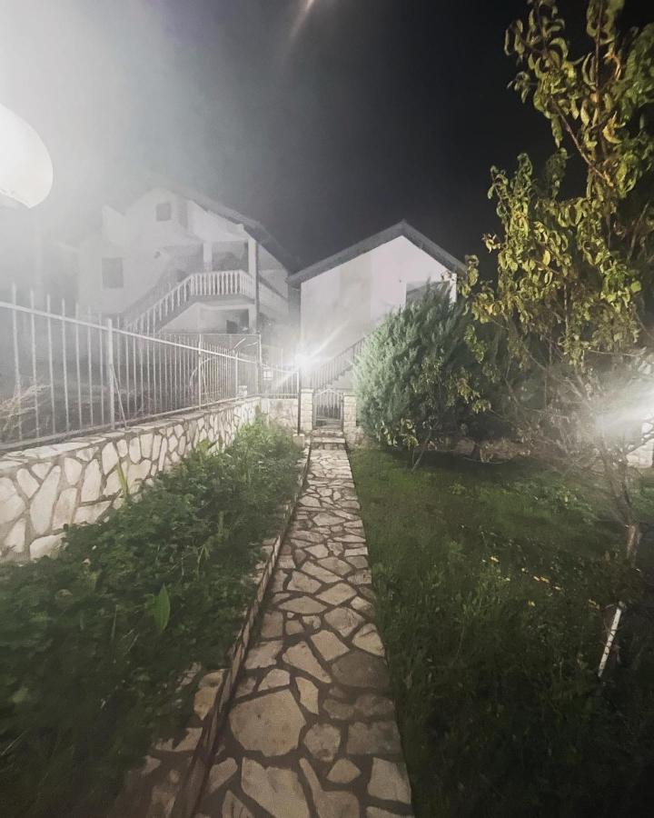 Apartments In Villa Viktoria Sutomore Exterior photo