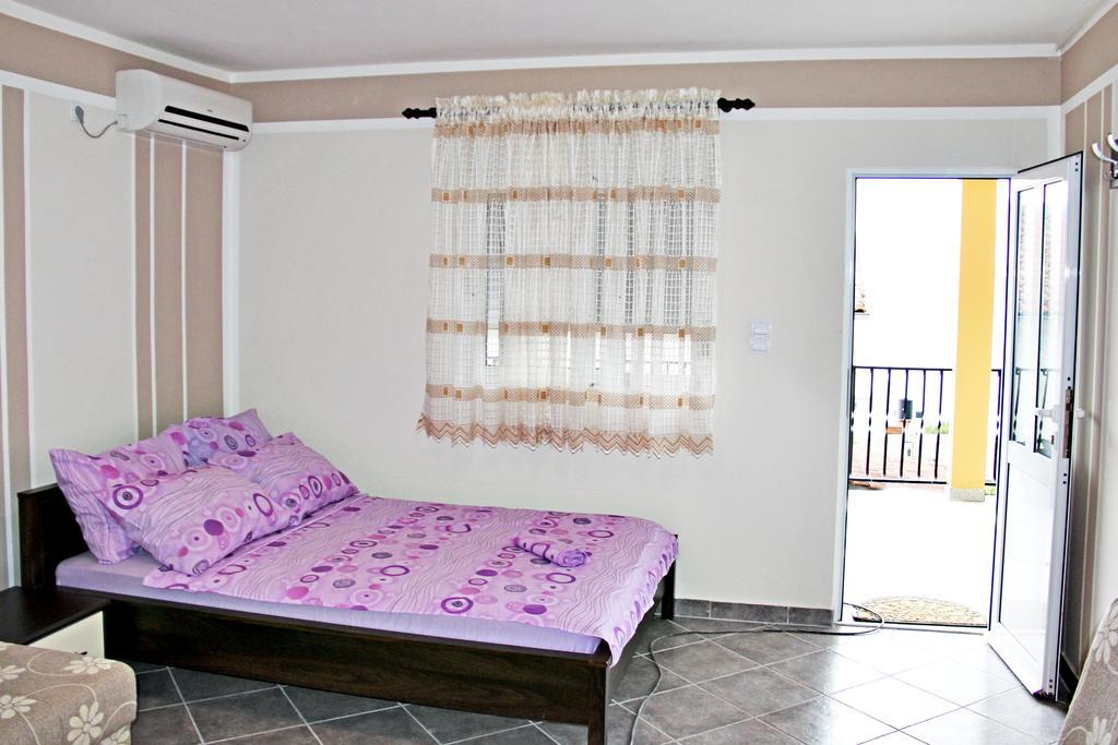 Apartments In Villa Viktoria Sutomore Exterior photo
